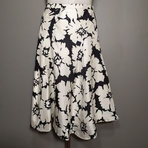 WHITE HOUSE BLACK MARKET SKIRT